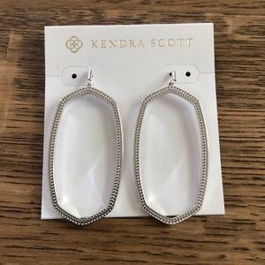 Like new Kendra Scott earrings